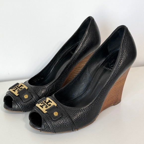 Tory Burch Carnell Open Toe Navy Wedge Heels Gold Logo Size 7 - Picture 1 of 10